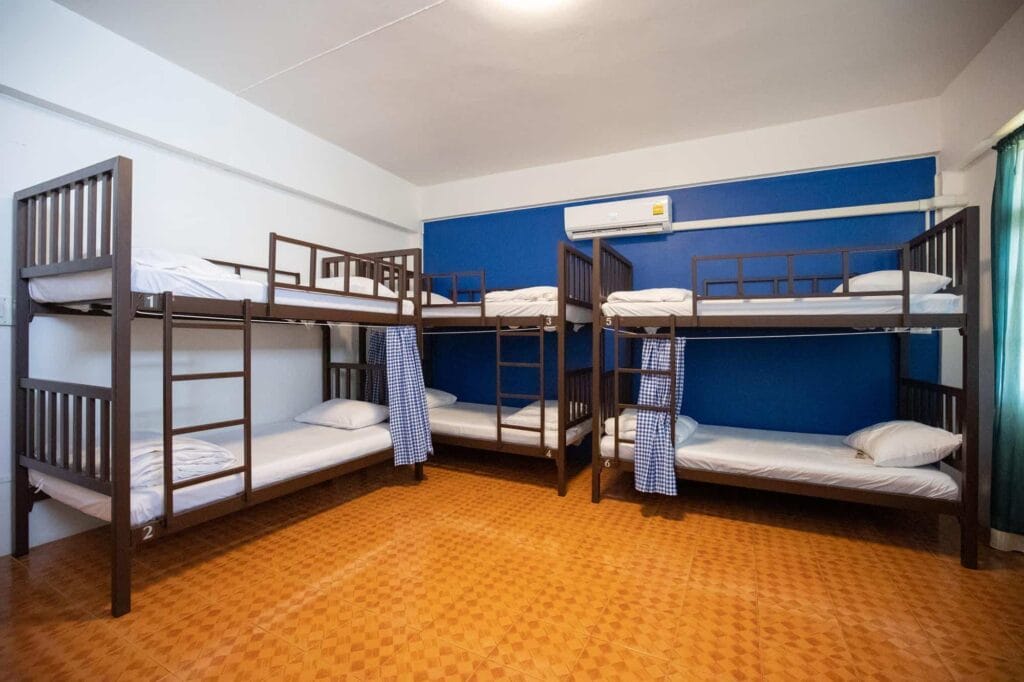 Sleeper House, Trang, Trang